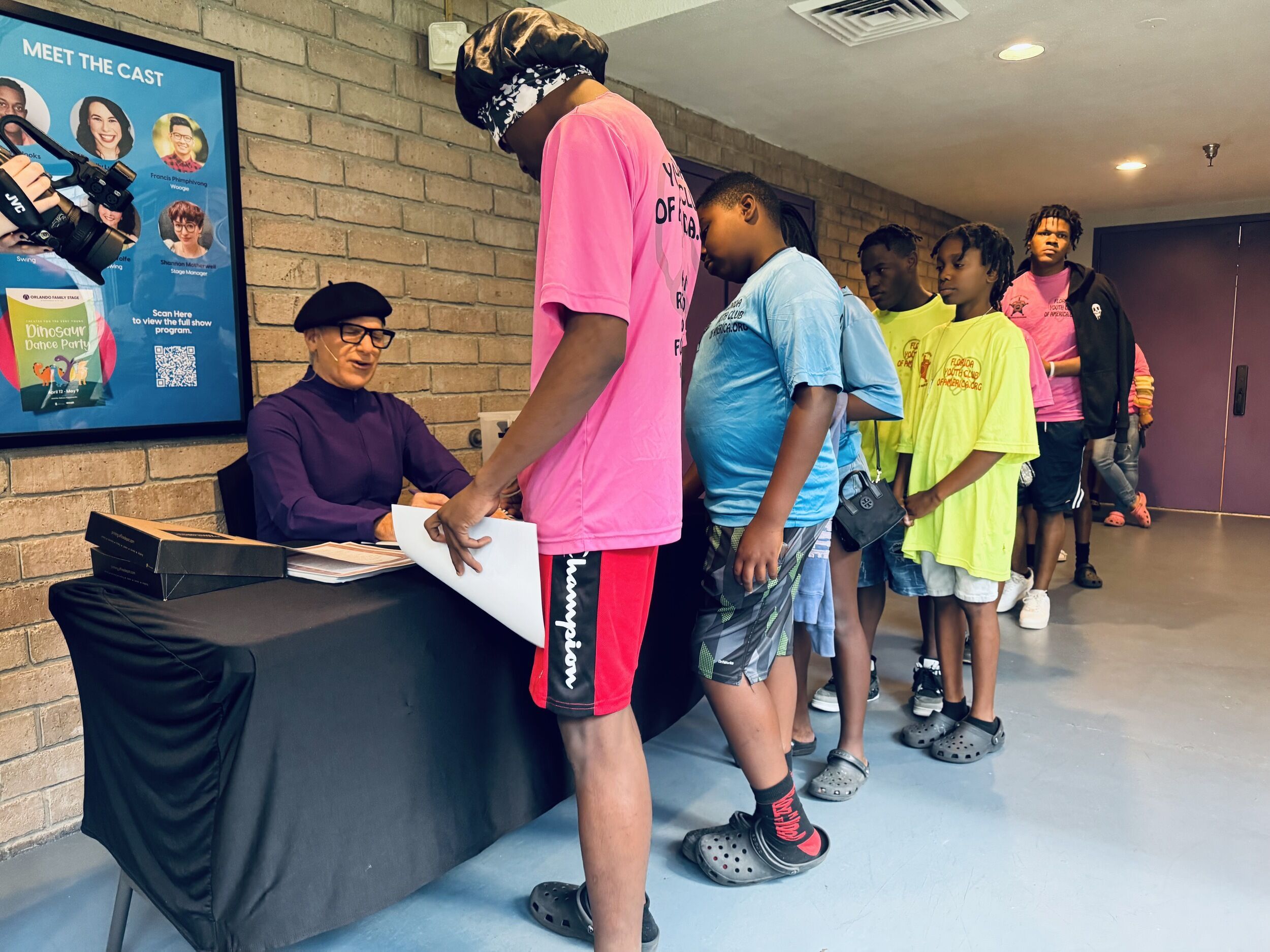 DW signing autographs for his fans after the show.